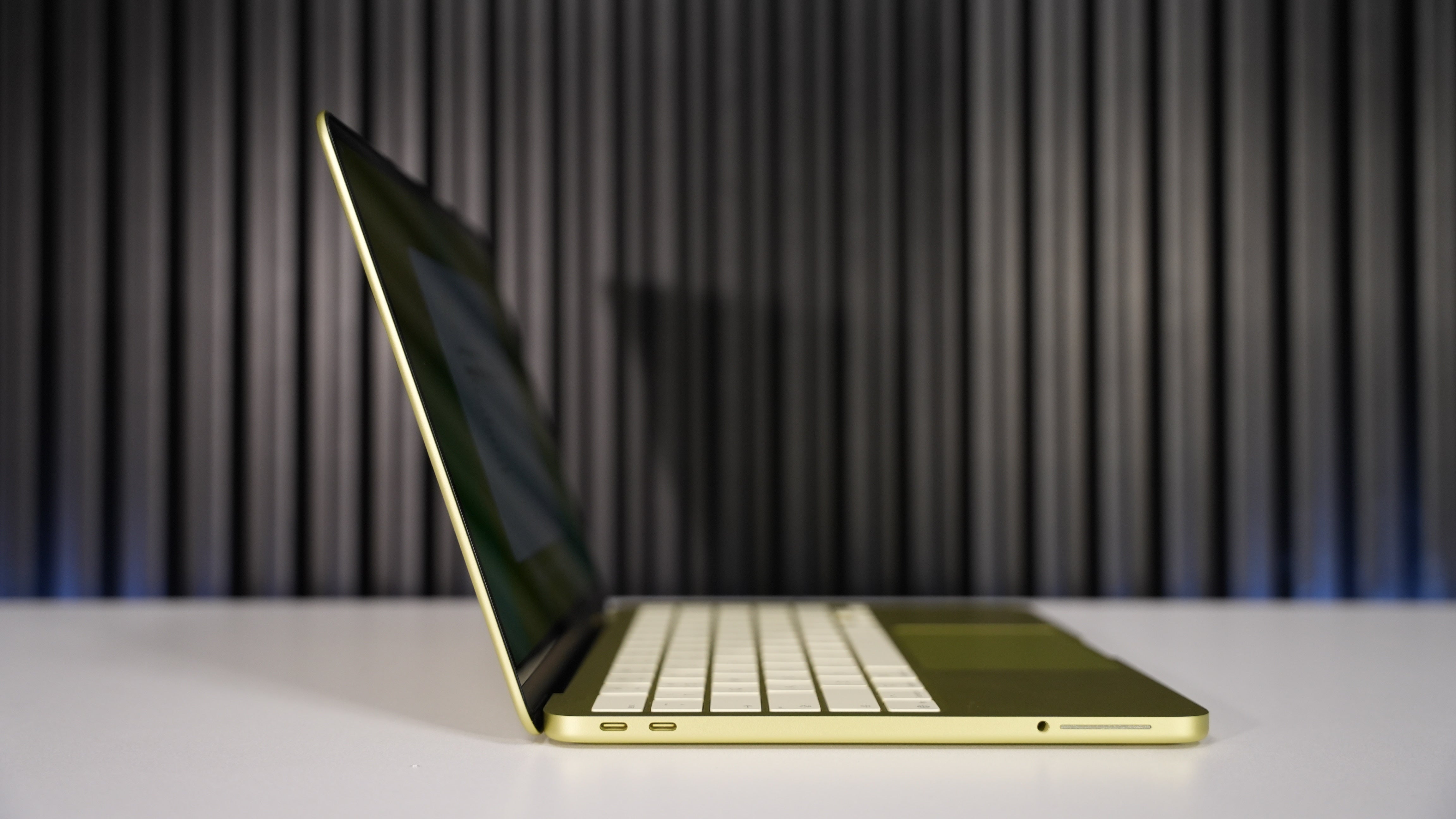 Apple Macbook Neo - Citrus