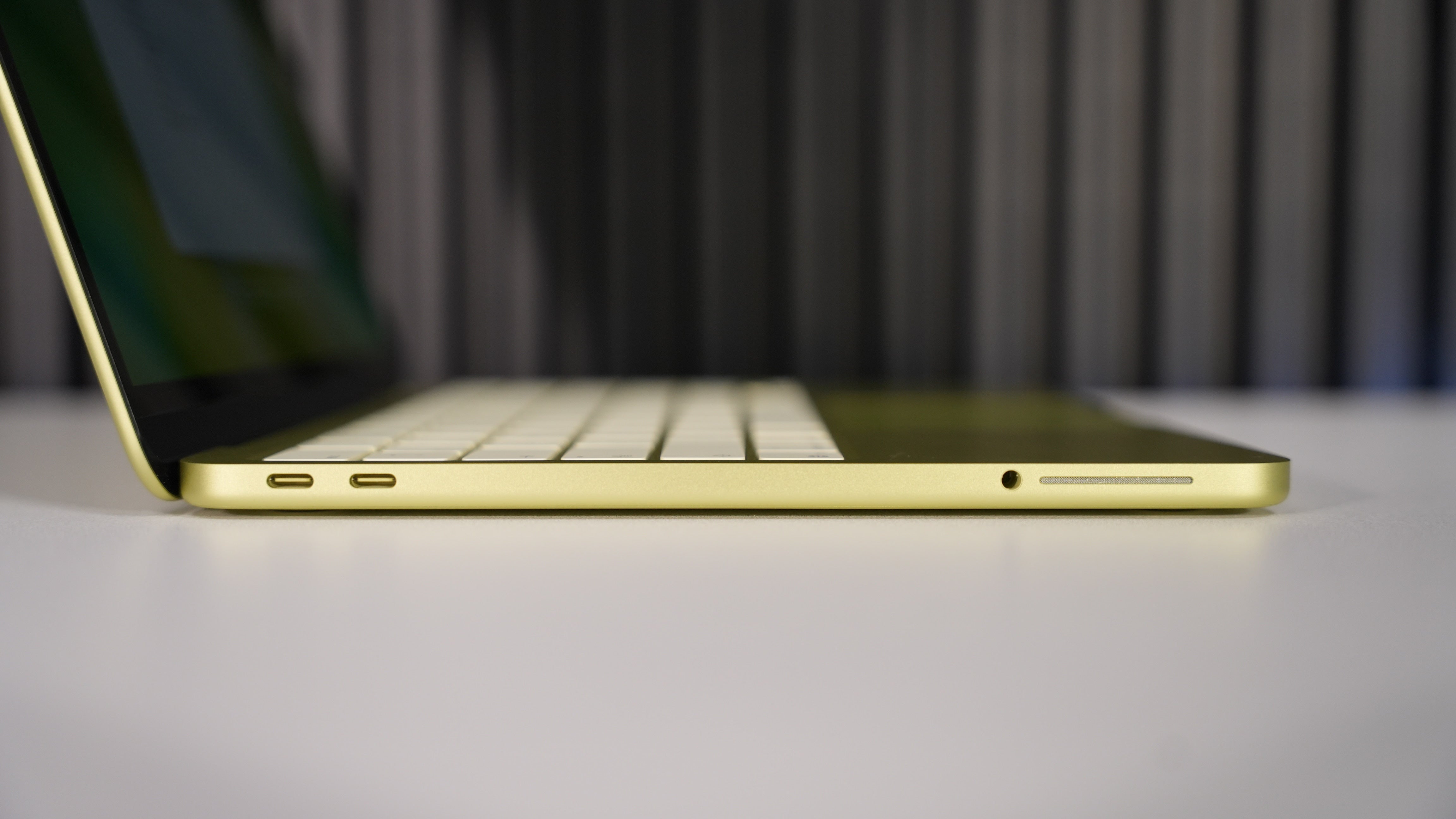 Apple Macbook Neo - Citrus
