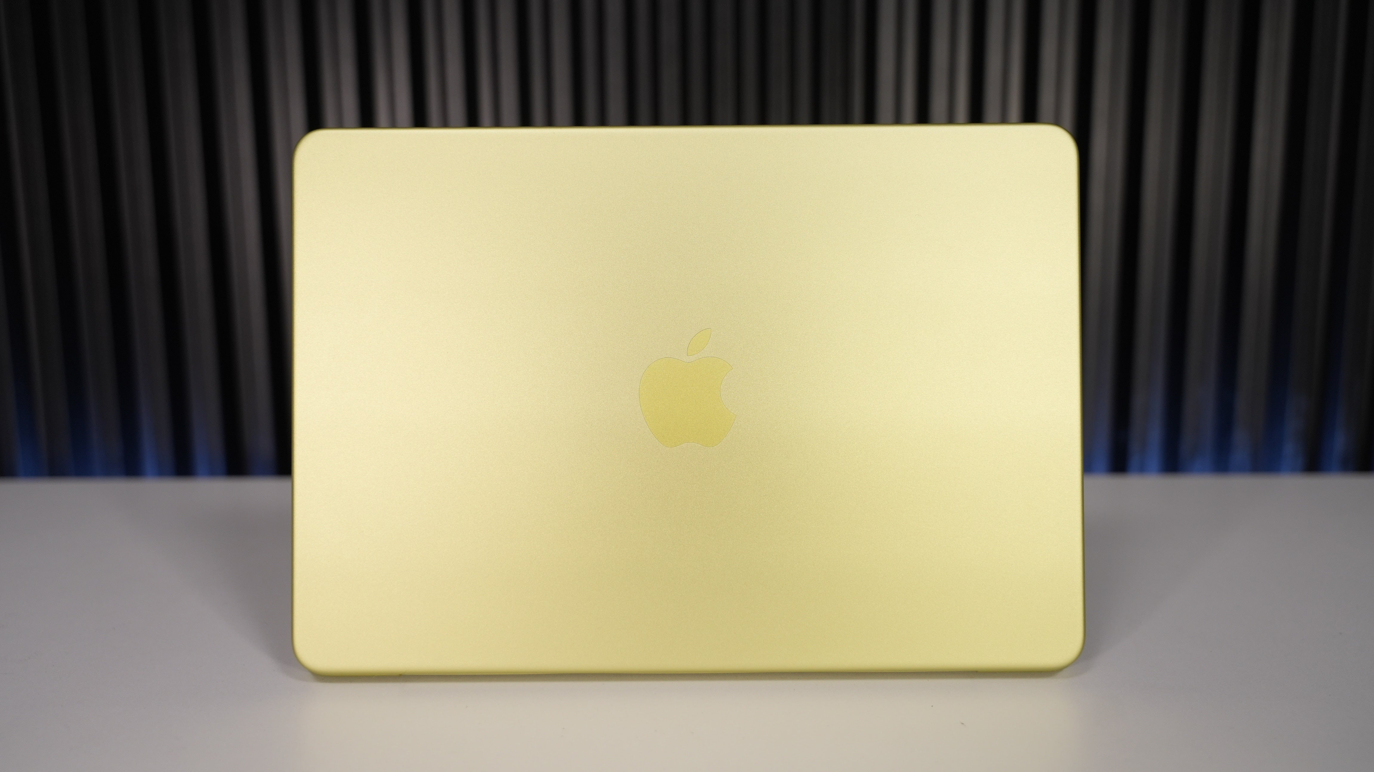 Apple Macbook Neo - Citrus