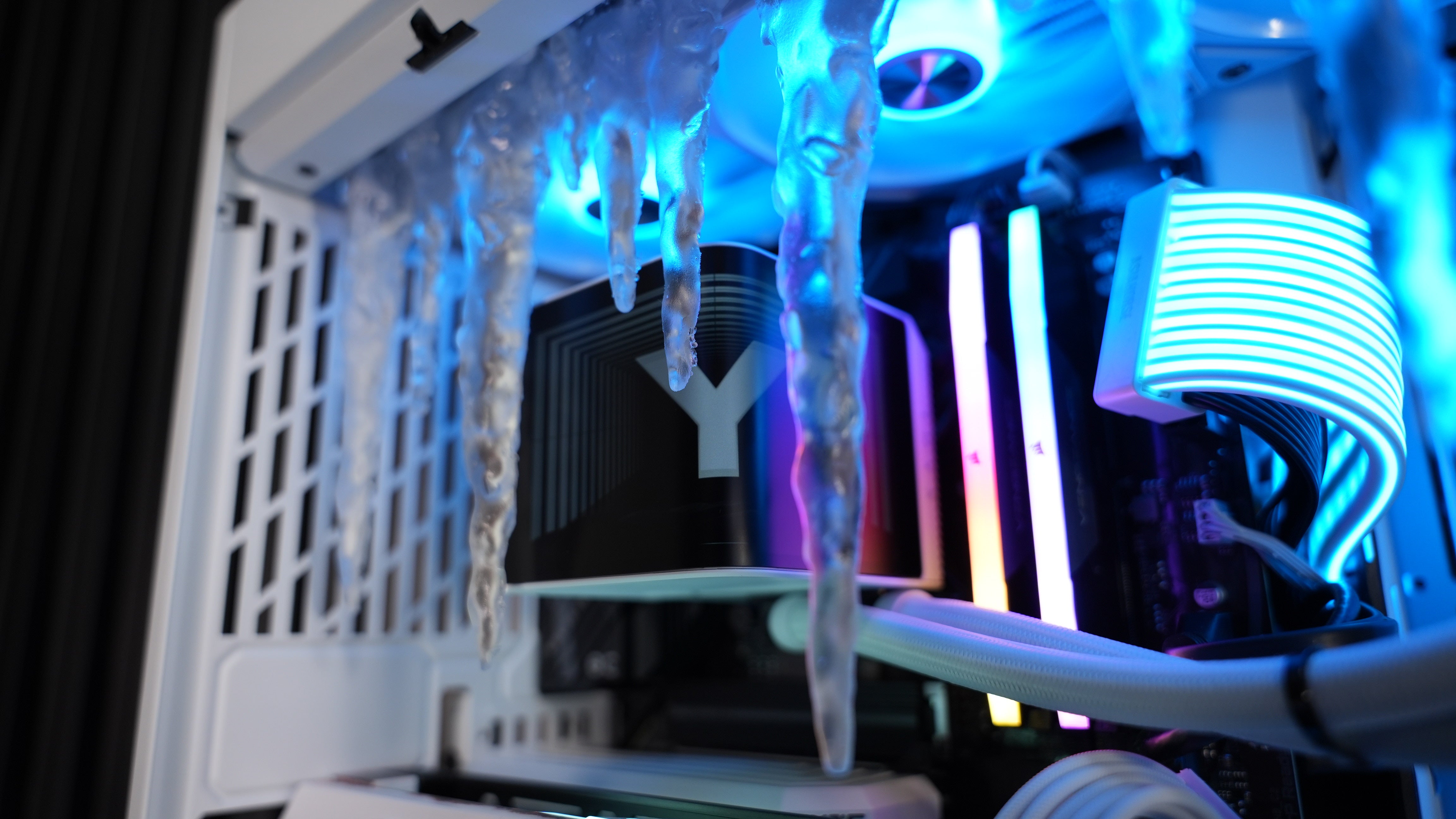 Intel i9 13900K + RX 7700XT Gaming PC