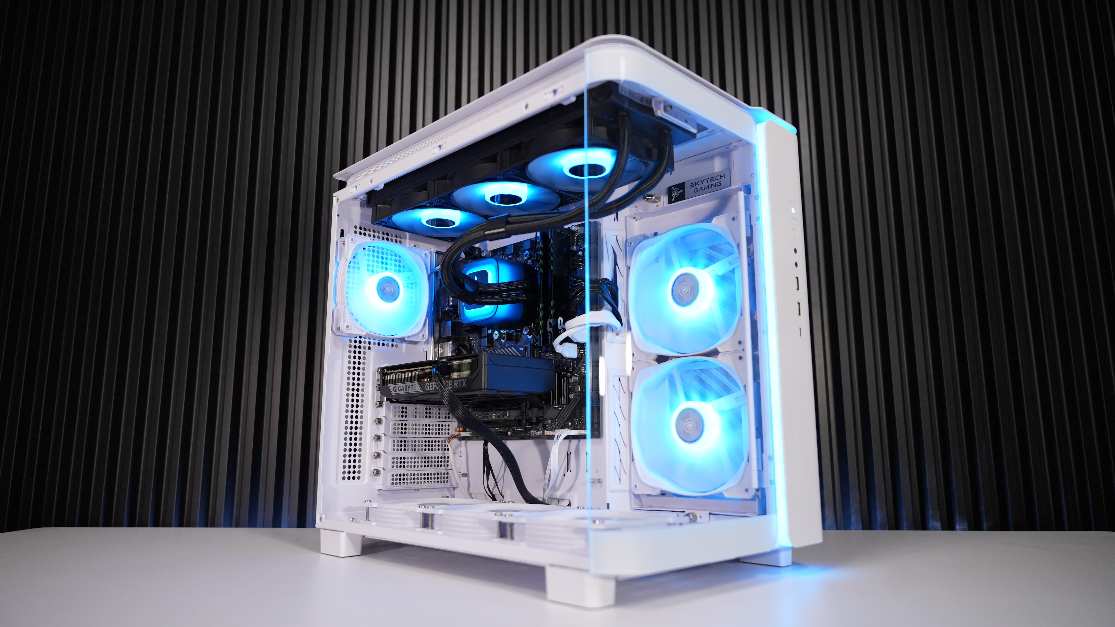 Ryzen 7 9700X + RTX 5060Ti Gaming PC