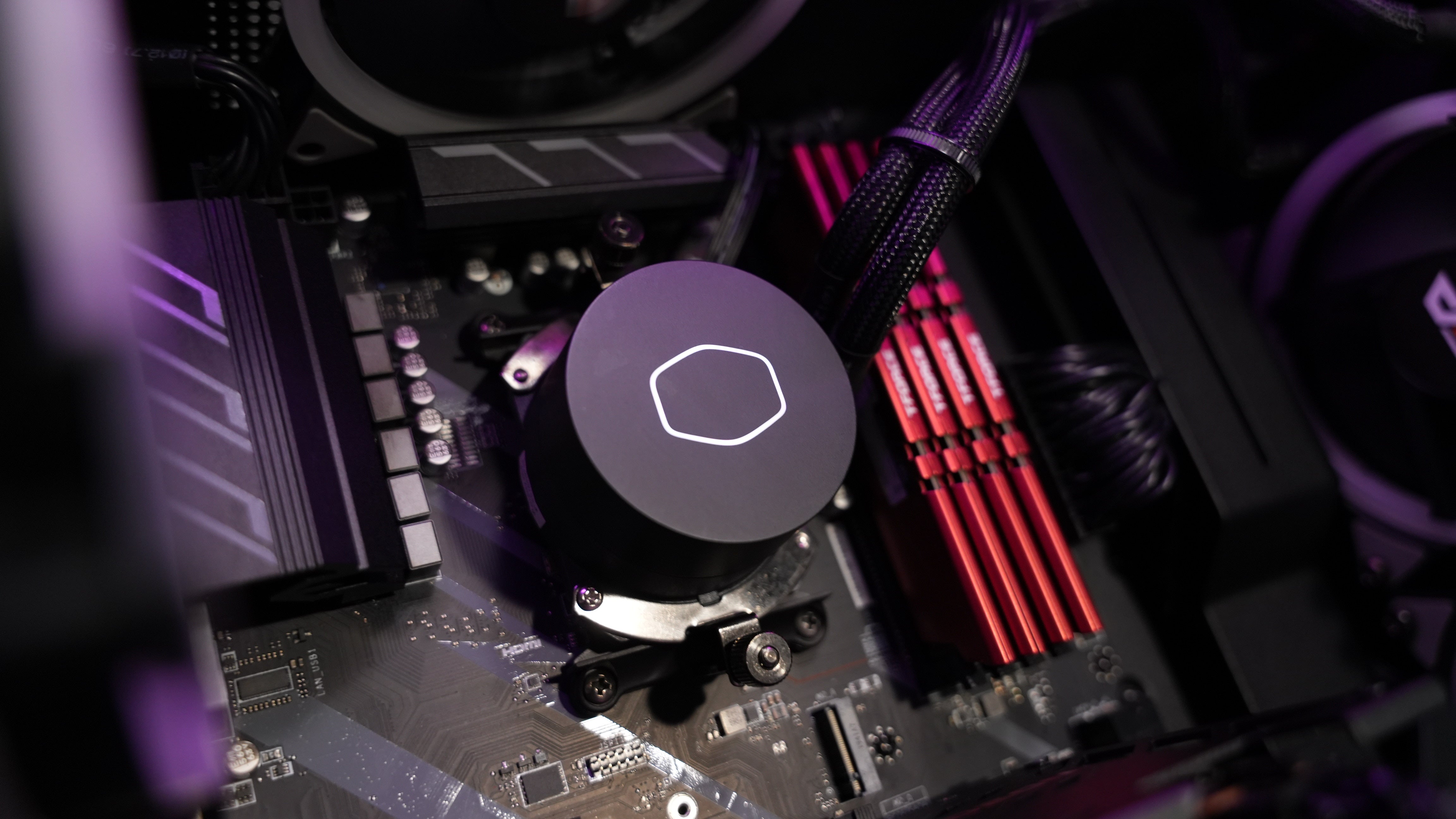 Ryzen 5 5600X + RX 6600 Gaming PC
