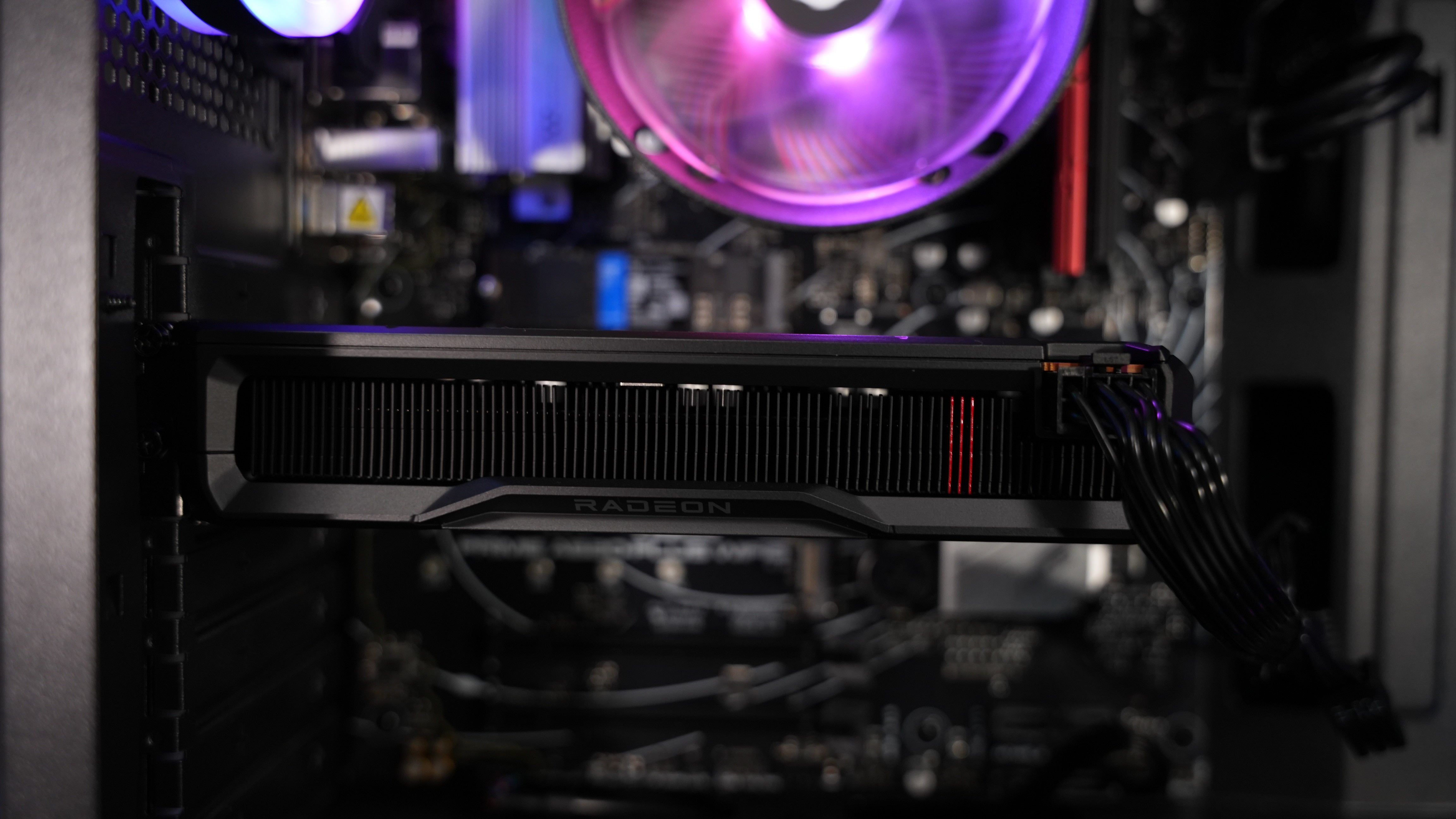 Ryzen 5 7600 + RX 7600 Gaming PC