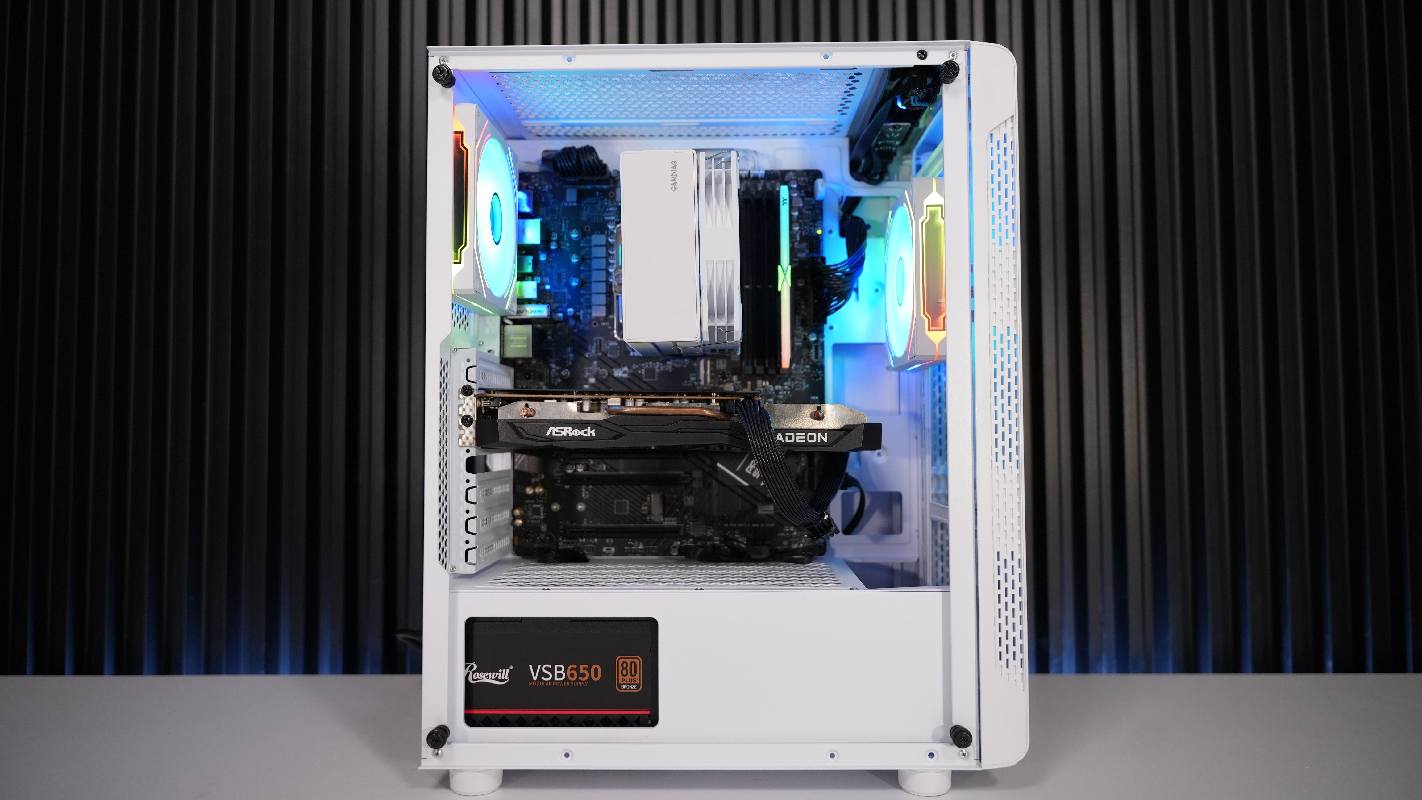 Ryzen 5 7600 + RX 7600 Gaming PC