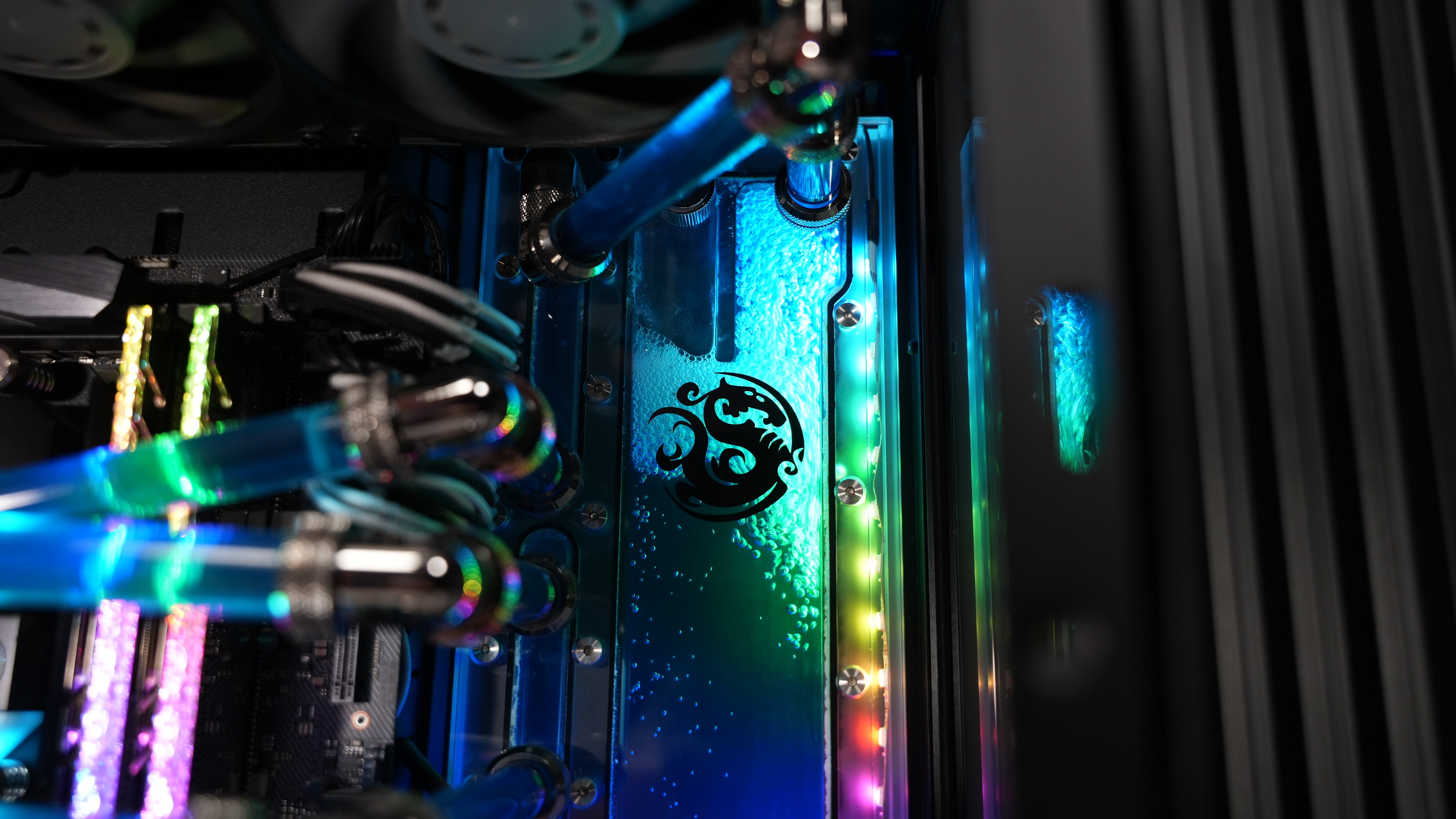 Ryzen Threadripper 2920X + RX 5700XT Gaming PC