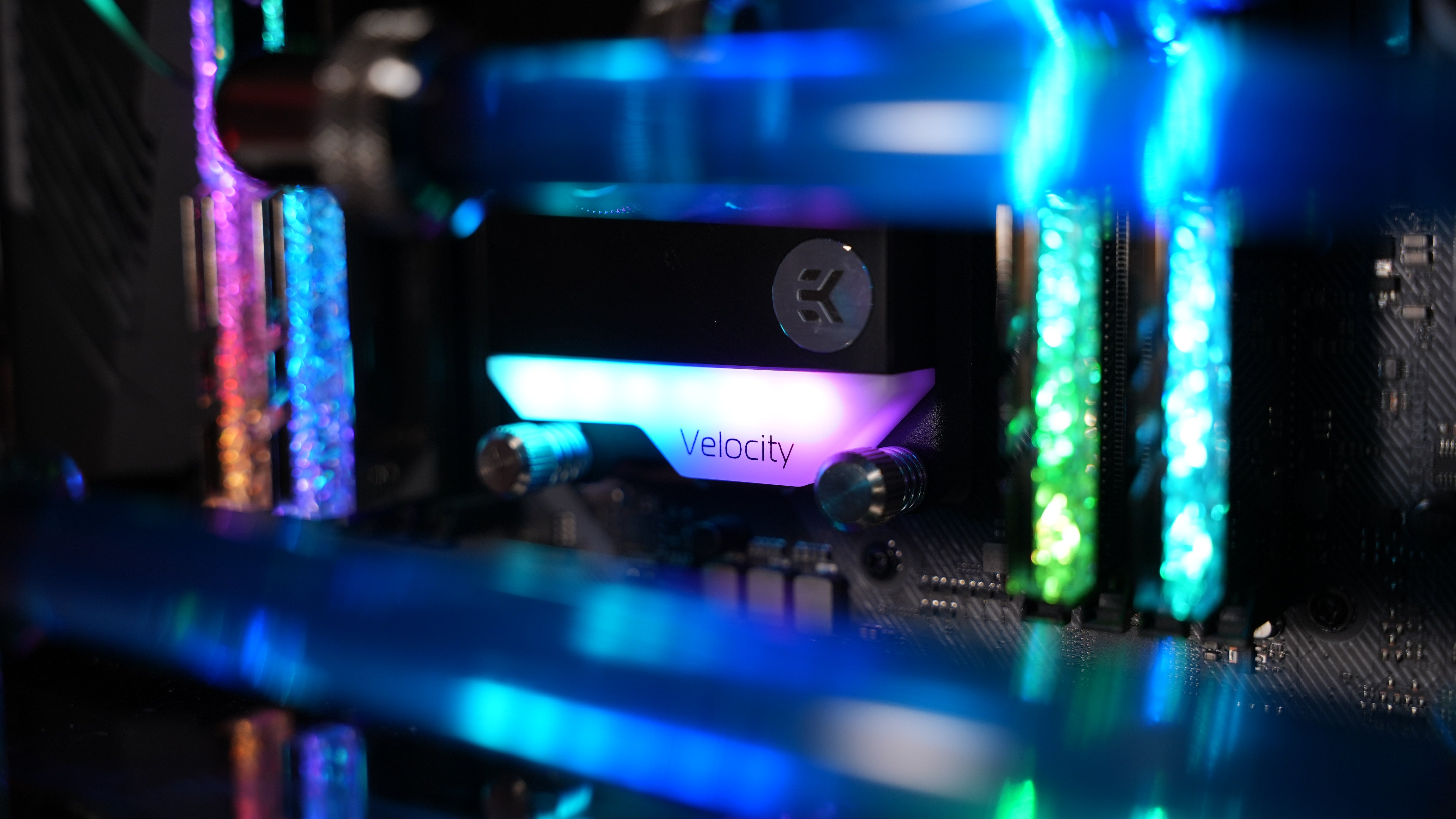 Ryzen Threadripper 2920X + RX 5700XT Gaming PC