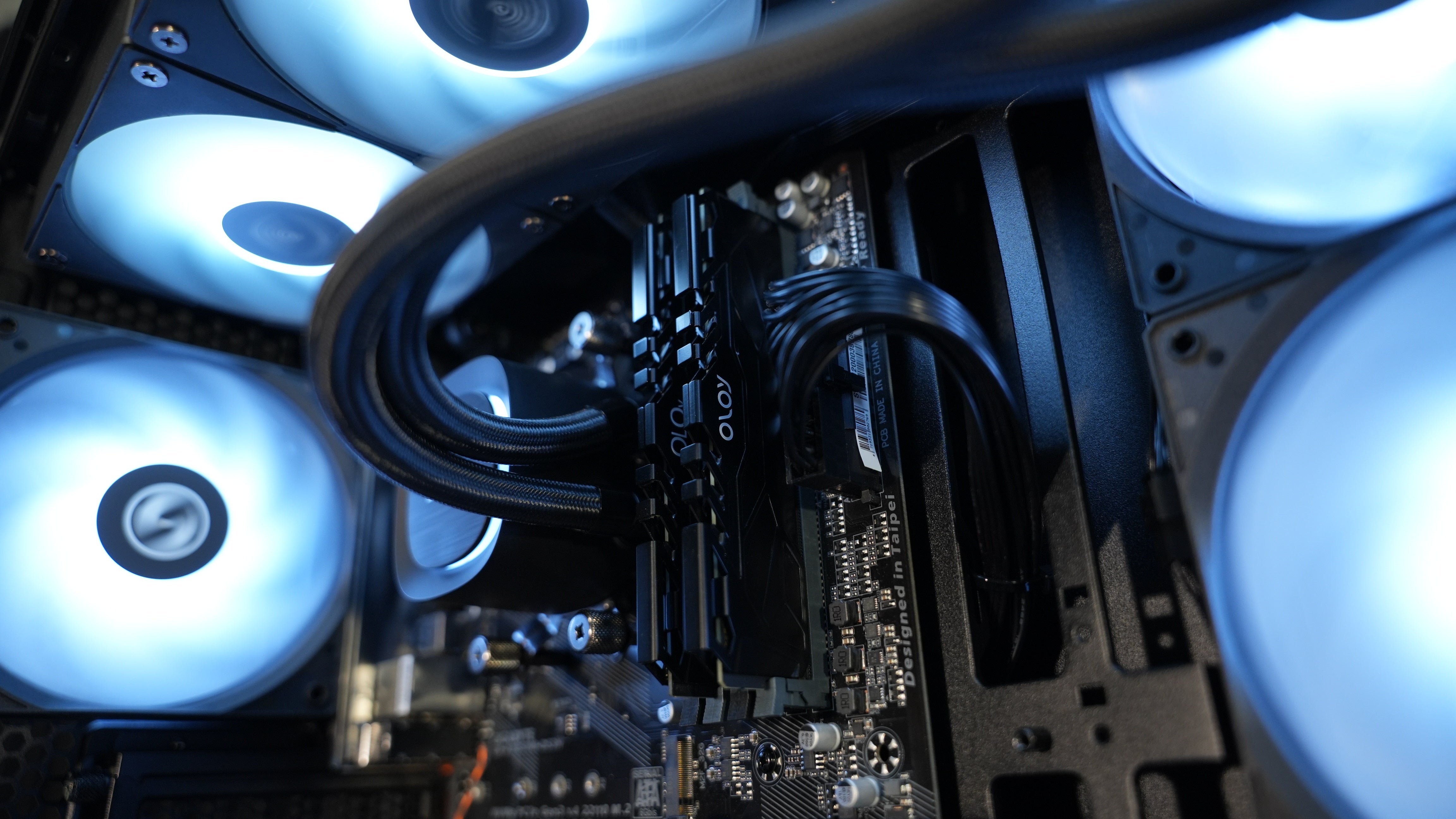 Ryzen 5 2600X + RX 580 Budget Gaming PC