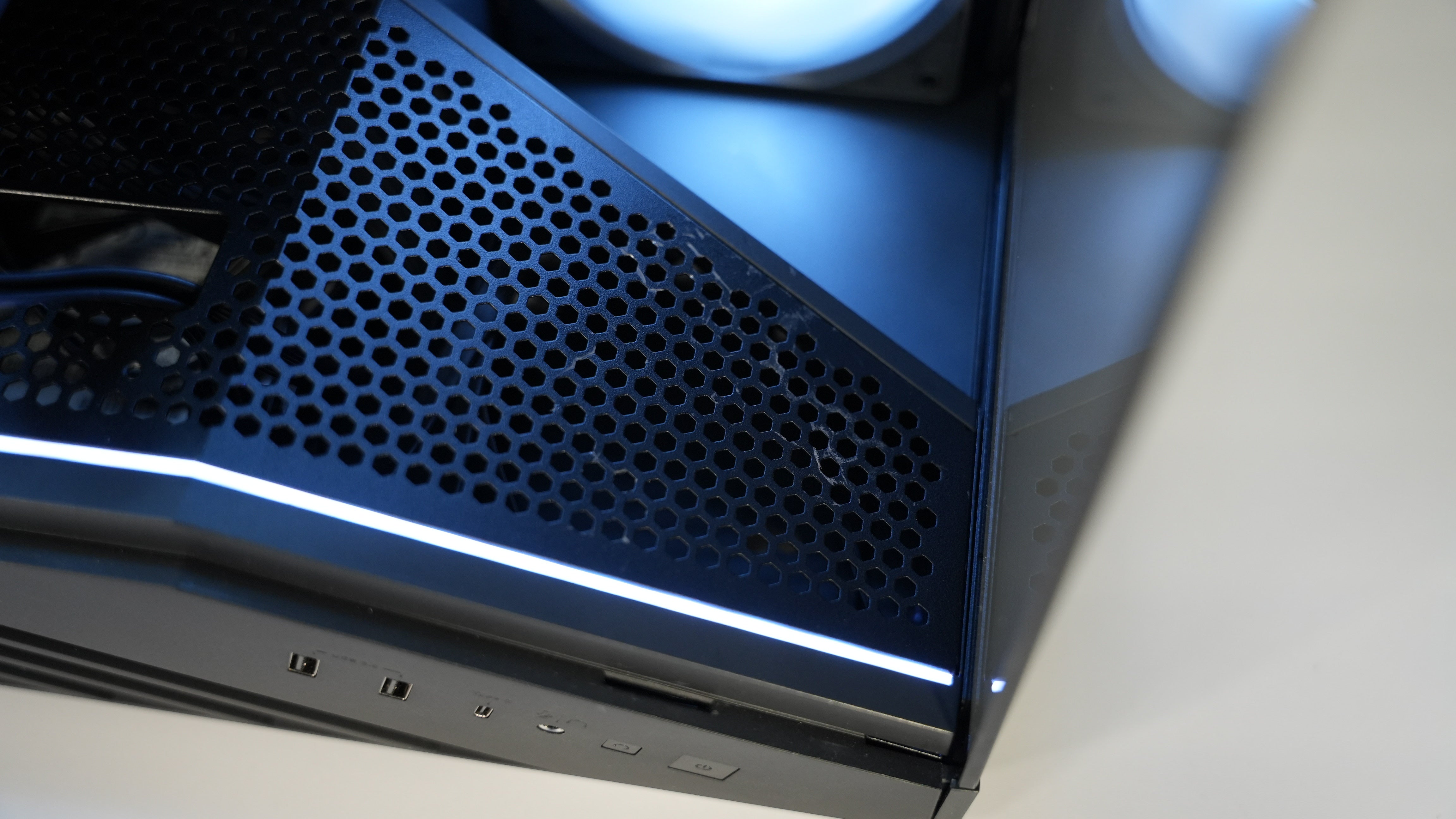 Ryzen 5 2600X + RX 580 Budget Gaming PC