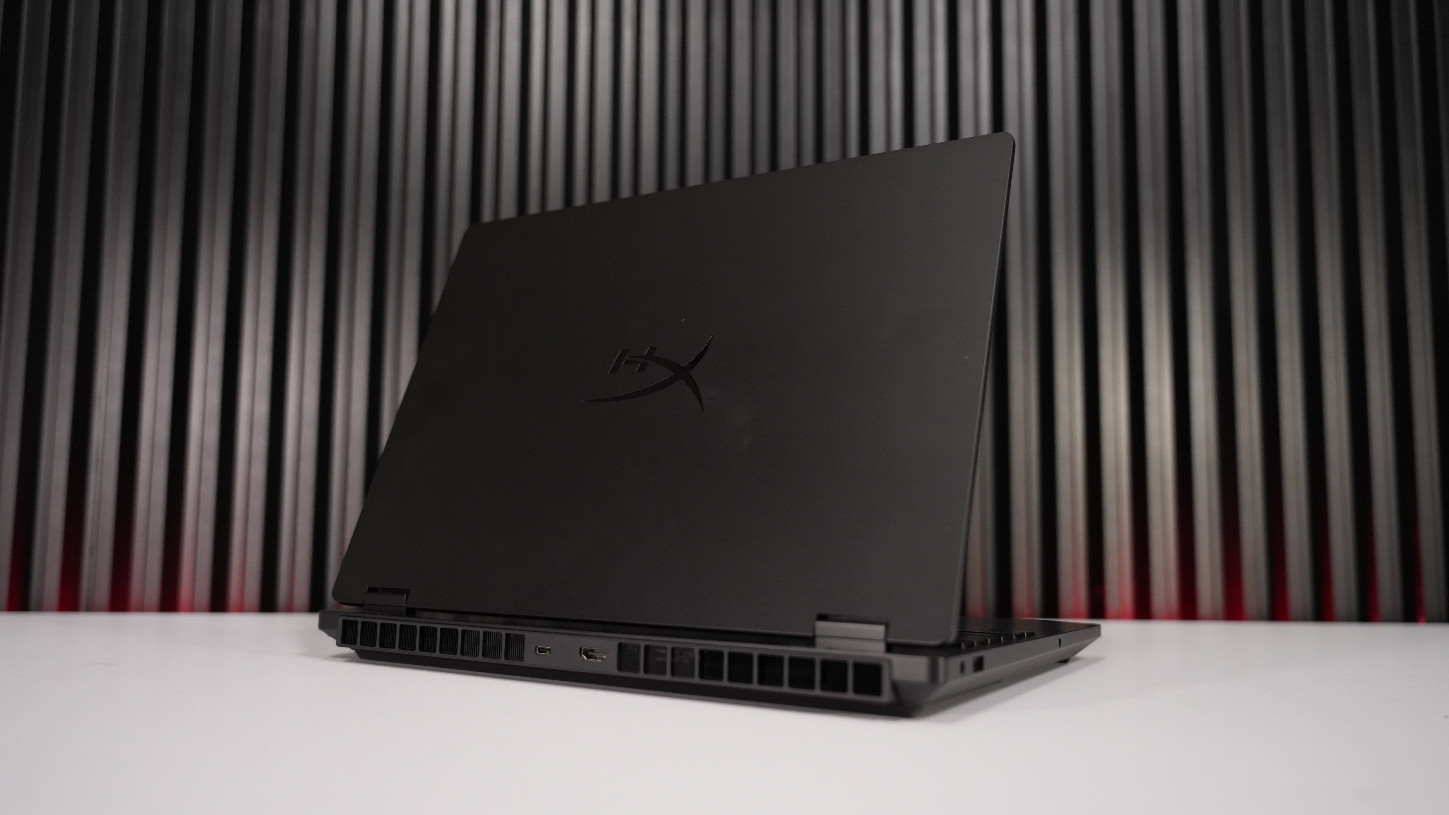 Intel Ultra 7 255HX + RTX 5060 Gaming Laptop