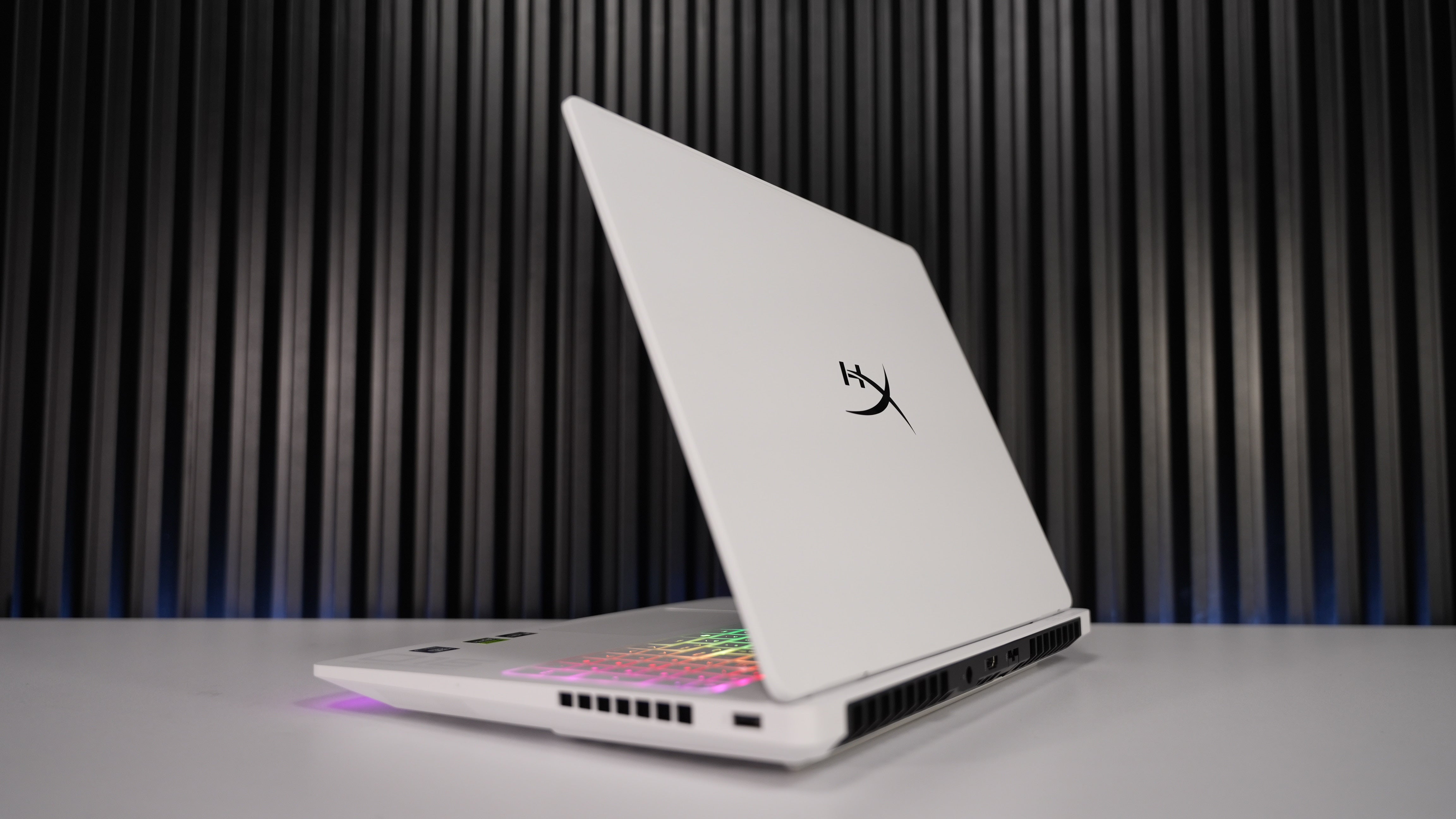 Intel Ultra 9 290HX + RTX 5090 Gaming Laptop