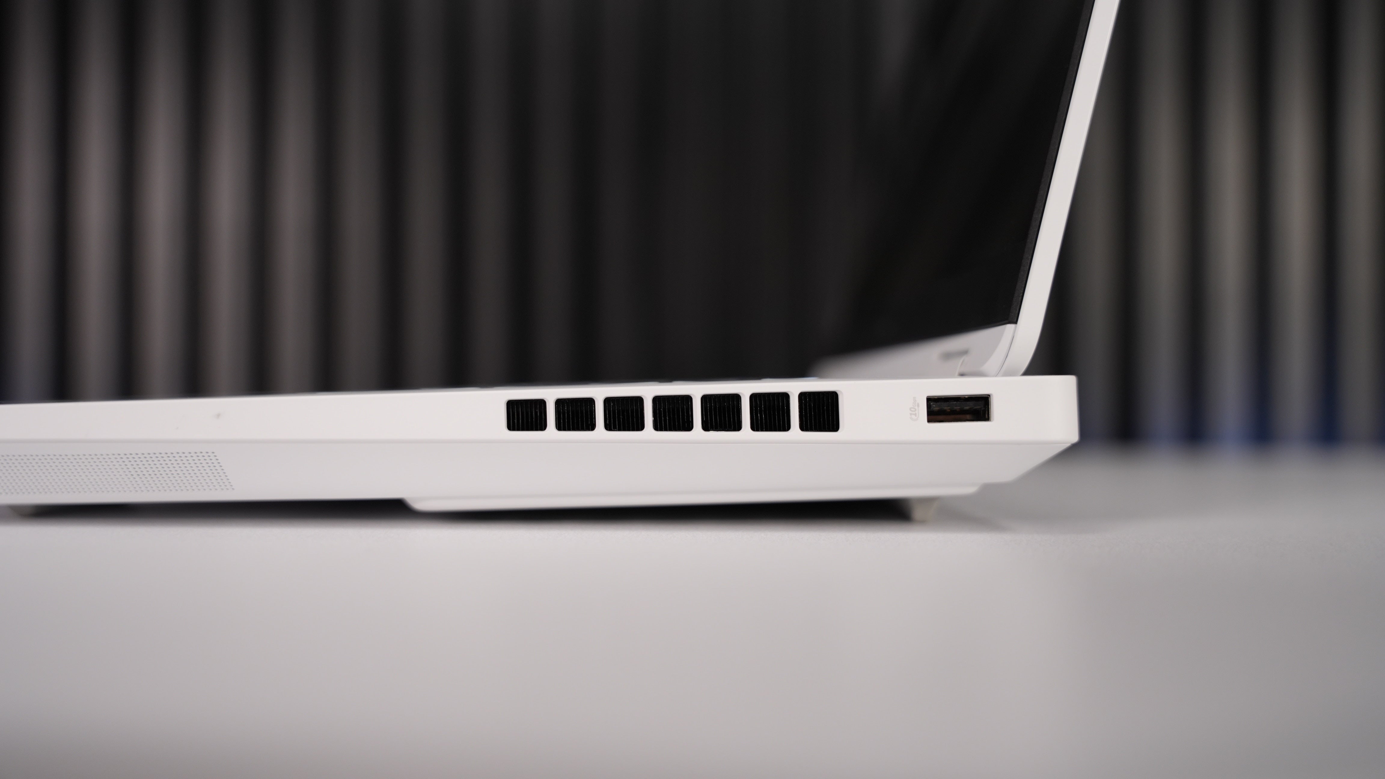 Intel Ultra 9 290HX + RTX 5090 Gaming Laptop