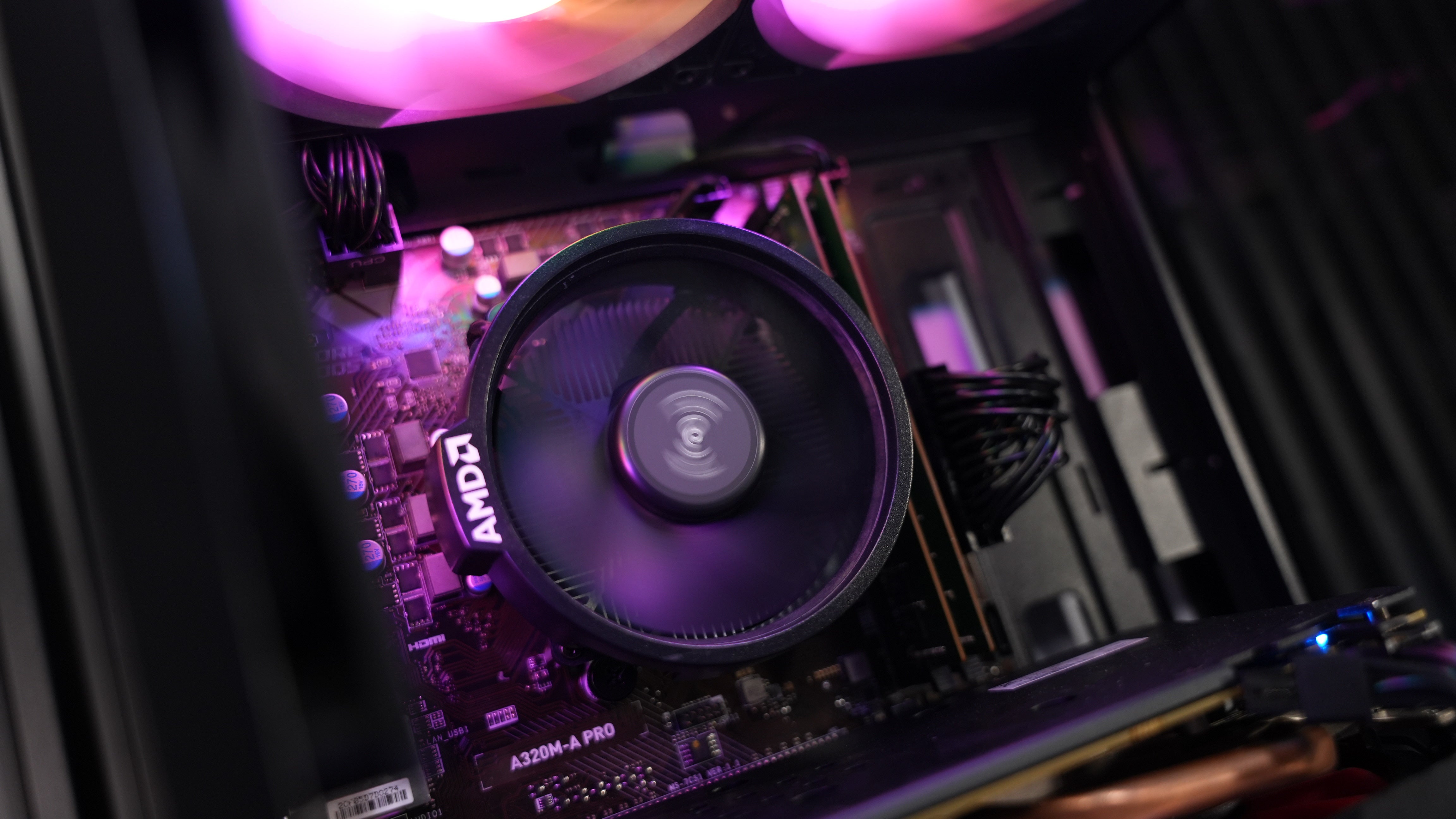 Ryzen 3 2200G + RX 470 Budget Gaming PC