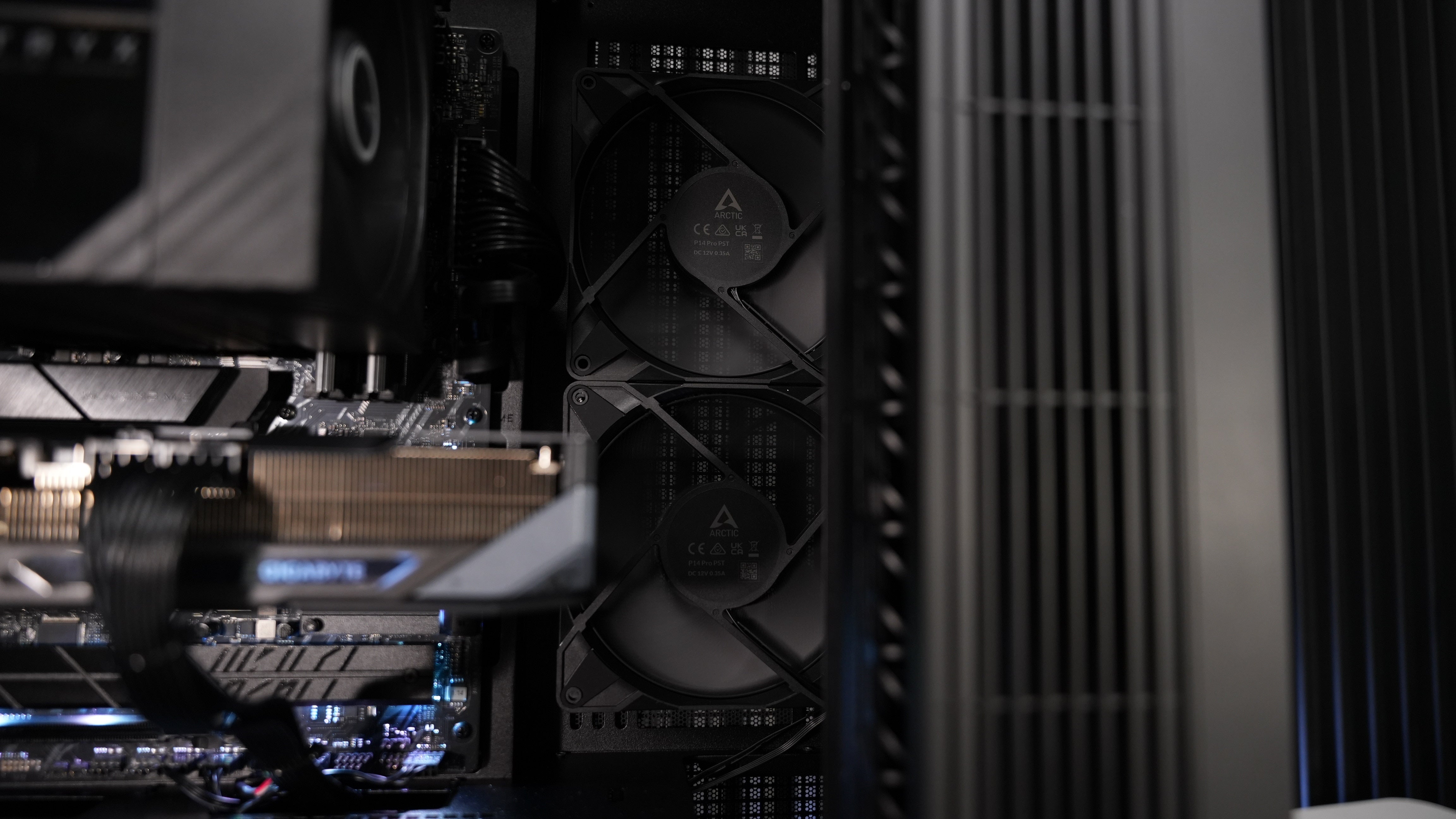 Intel Ultra 5 250K Plus + RX 9070 GRE Gaming PC