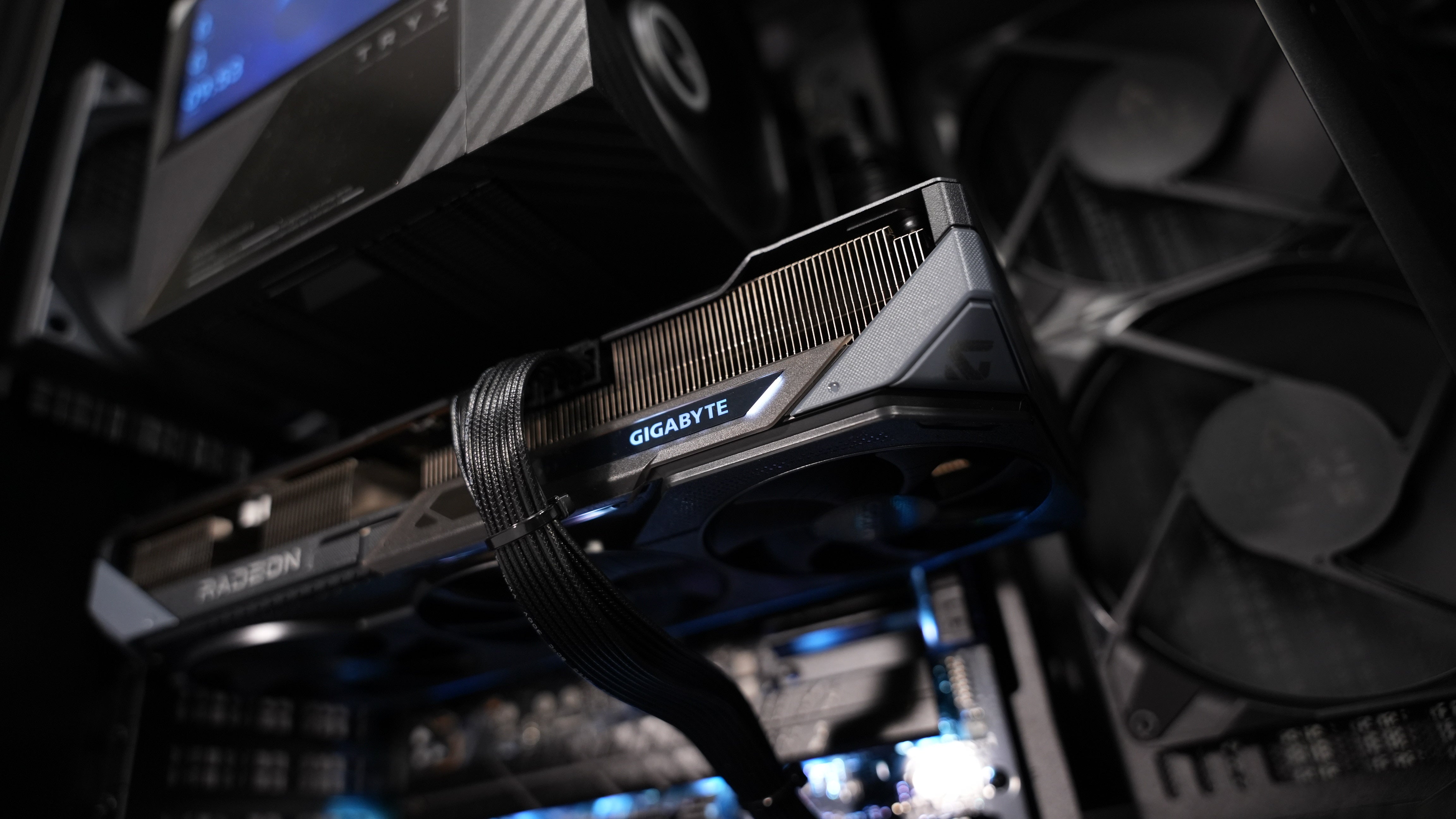 Intel Ultra 5 250K Plus + RX 9070 GRE Gaming PC