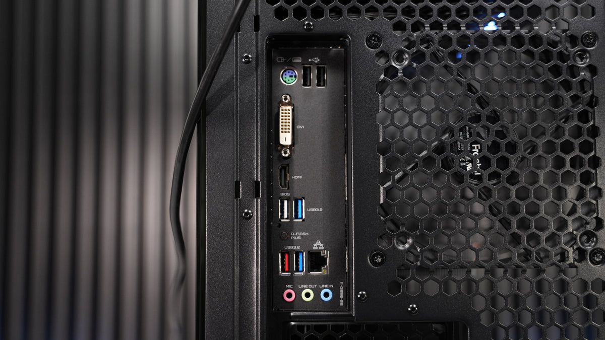 Ryzen 5 5600X + RX 7600 Gaming PC