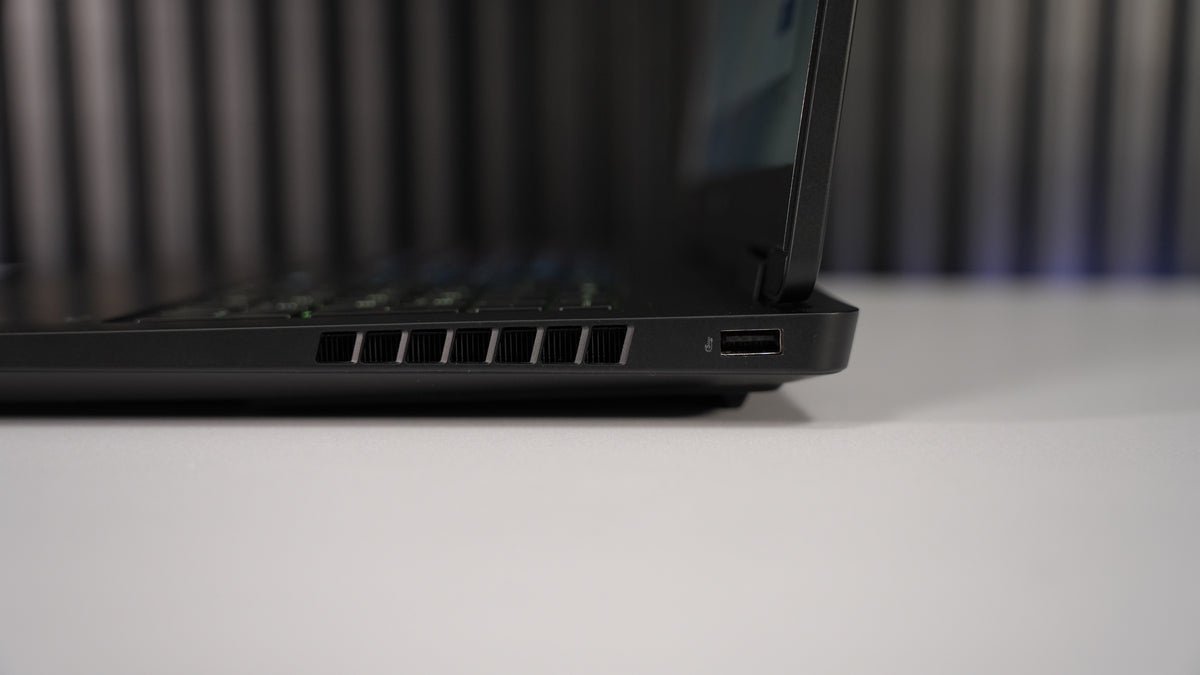 Intel Ultra 7 255H  + RTX 5060 Gaming Laptop