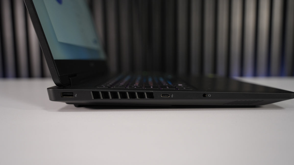 Intel Ultra 7 255H  + RTX 5060 Gaming Laptop