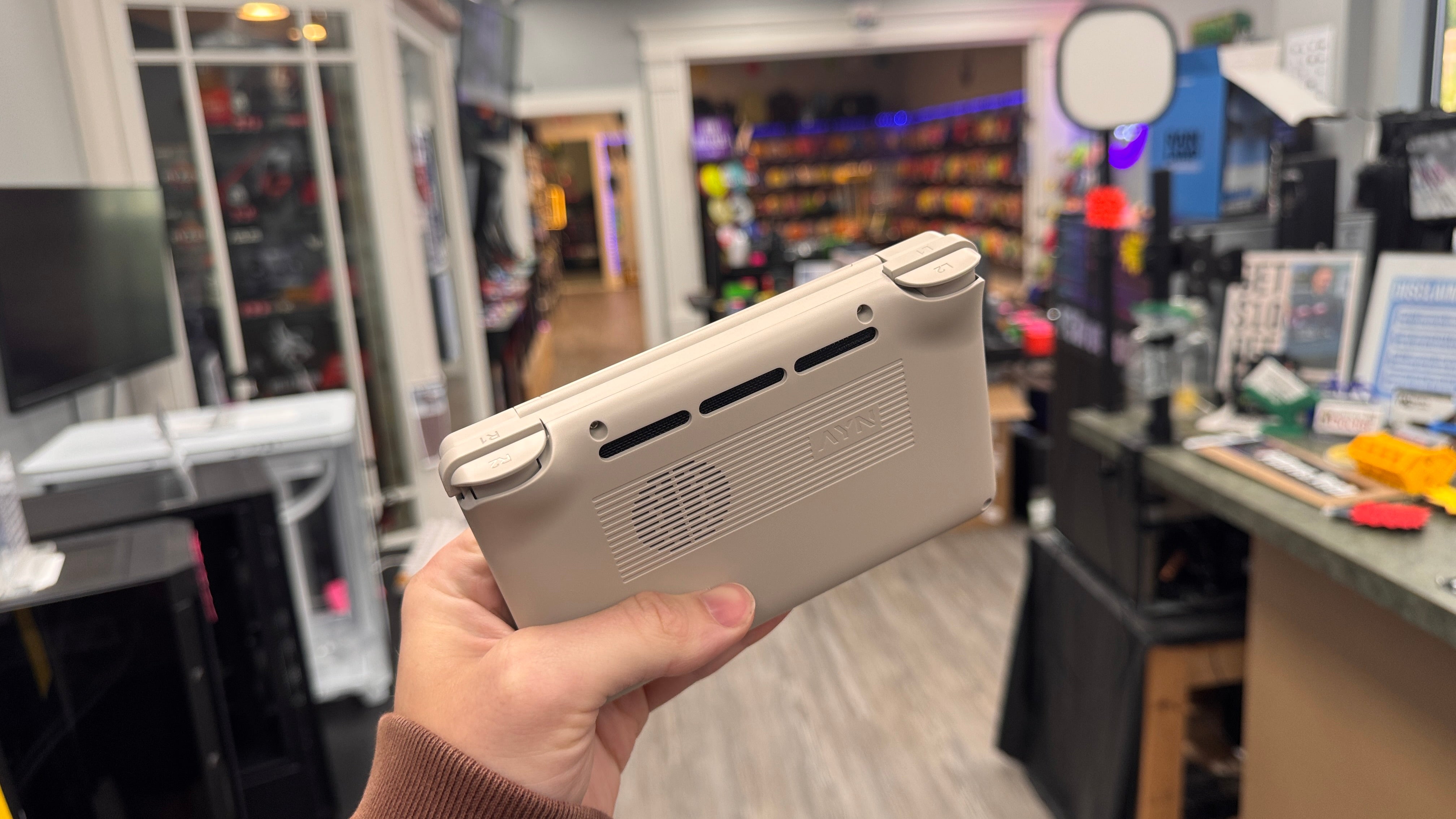 AYN Thor Pro 12 - Gaming Handheld