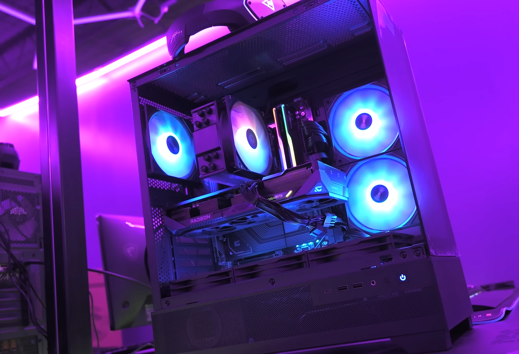 Gaming Lounge PC's - AMD Ryzen 7 9700X + RX 9070